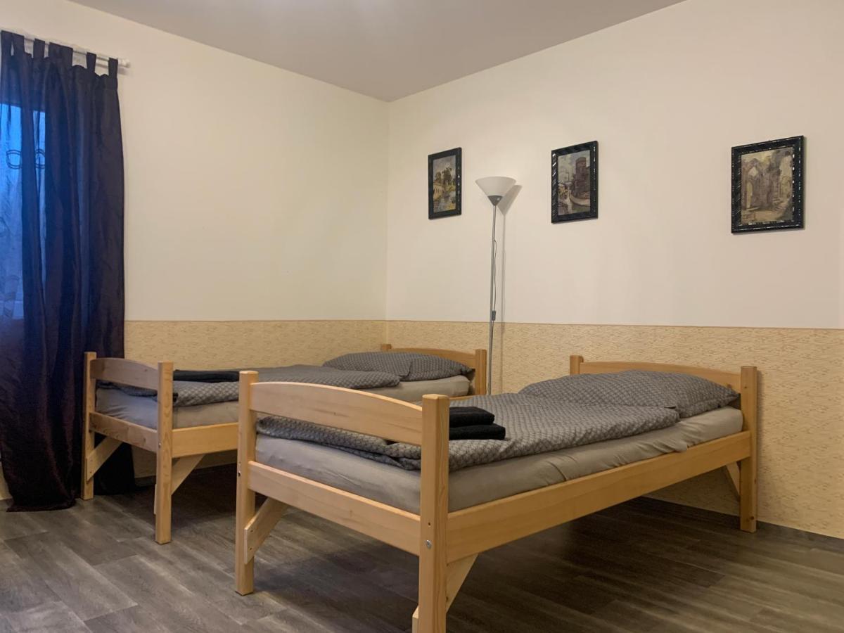 Hotel Penzion U Jezera à Konstantinovy Lázně Extérieur photo