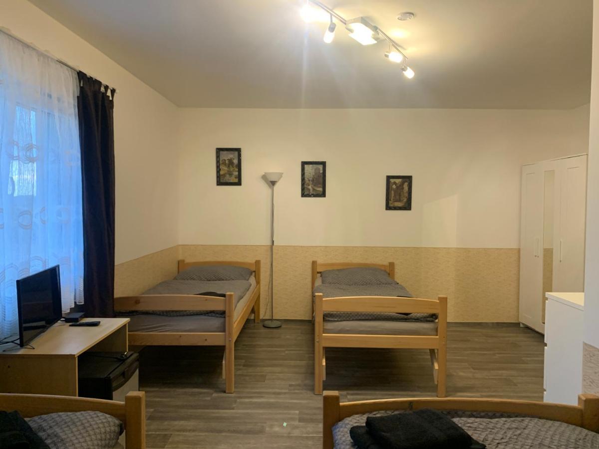 Hotel Penzion U Jezera à Konstantinovy Lázně Extérieur photo