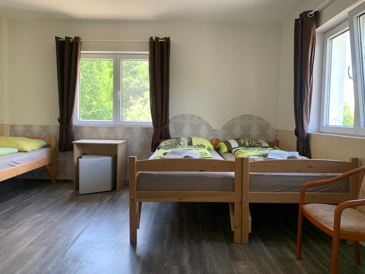 Hotel Penzion U Jezera à Konstantinovy Lázně Extérieur photo