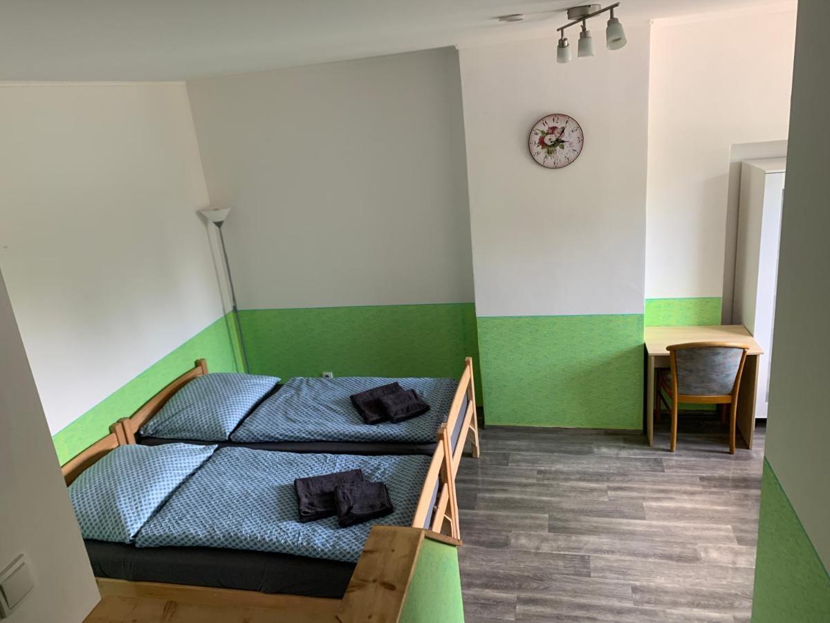 Hotel Penzion U Jezera à Konstantinovy Lázně Extérieur photo